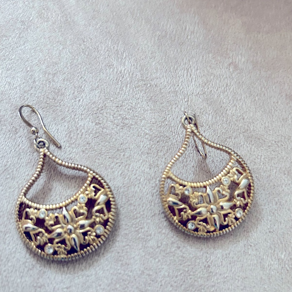 Elegant Gold Earrings with Intricate Design